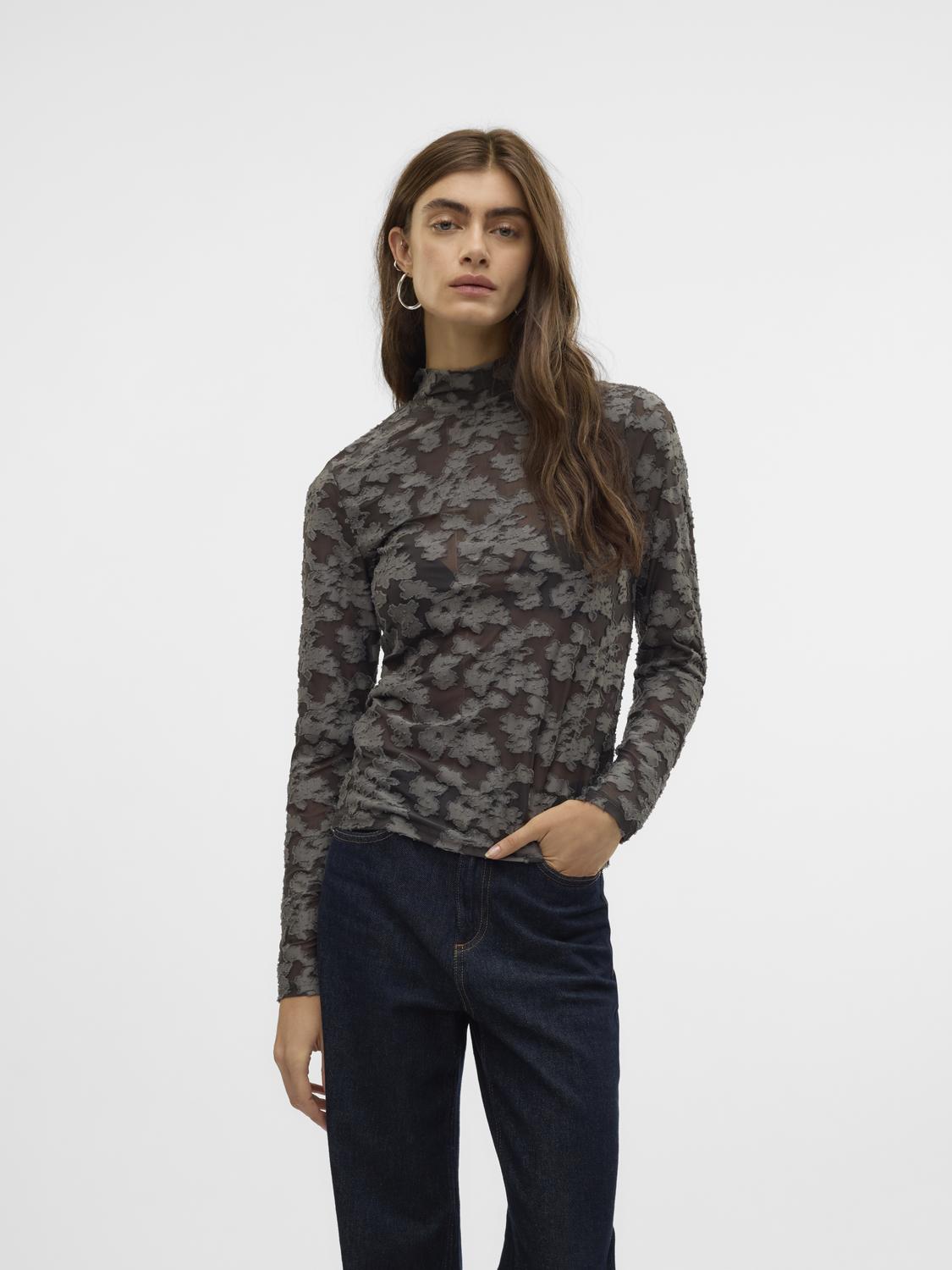 model_shot-front